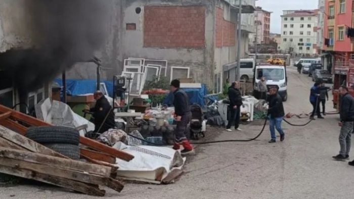 Çaybaşı'nda iş yerinde yangın çıktı