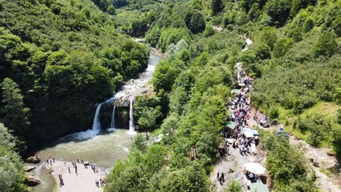 İlküvez İpekyolu Şelaleleri Turistlerin yeni mekanı