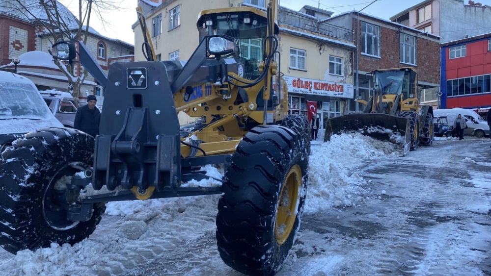 Çaybaşı’nda Karla Mücadele Çalışmaları Sürüyor